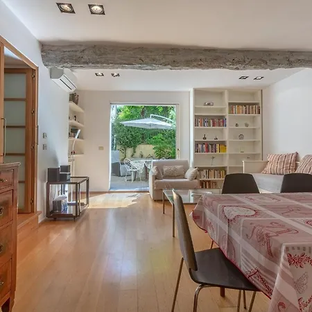 Pleasant With Garden Апартаменты *