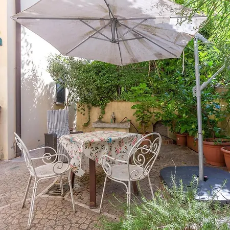 Guesthost - Pleasant With Garden