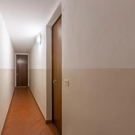 Guesthost - Pleasant With Garden *