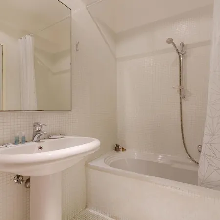 Guesthost - Pleasant With Garden Apartamento Bolonia