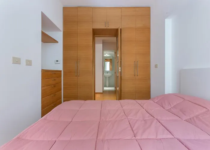 Guesthost - Pleasant With Garden Appartement