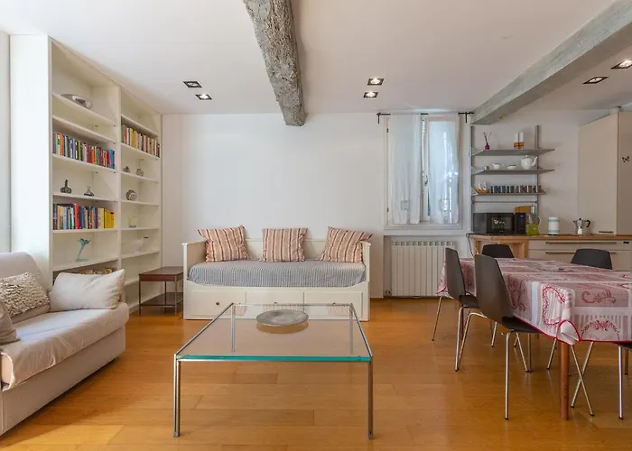 Guesthost - Pleasant With Garden Appartement Bologne