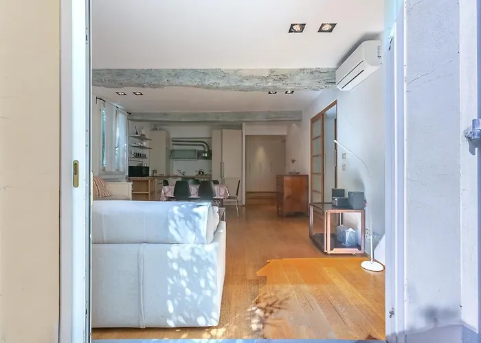 Guesthost - Pleasant With Garden