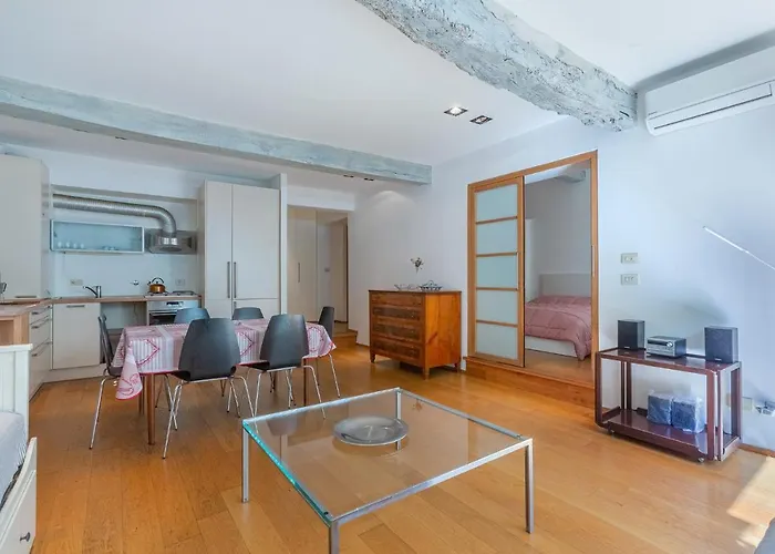 Guesthost - Pleasant With Garden