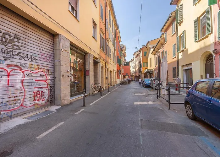 Guesthost - Pleasant With Garden 볼로냐